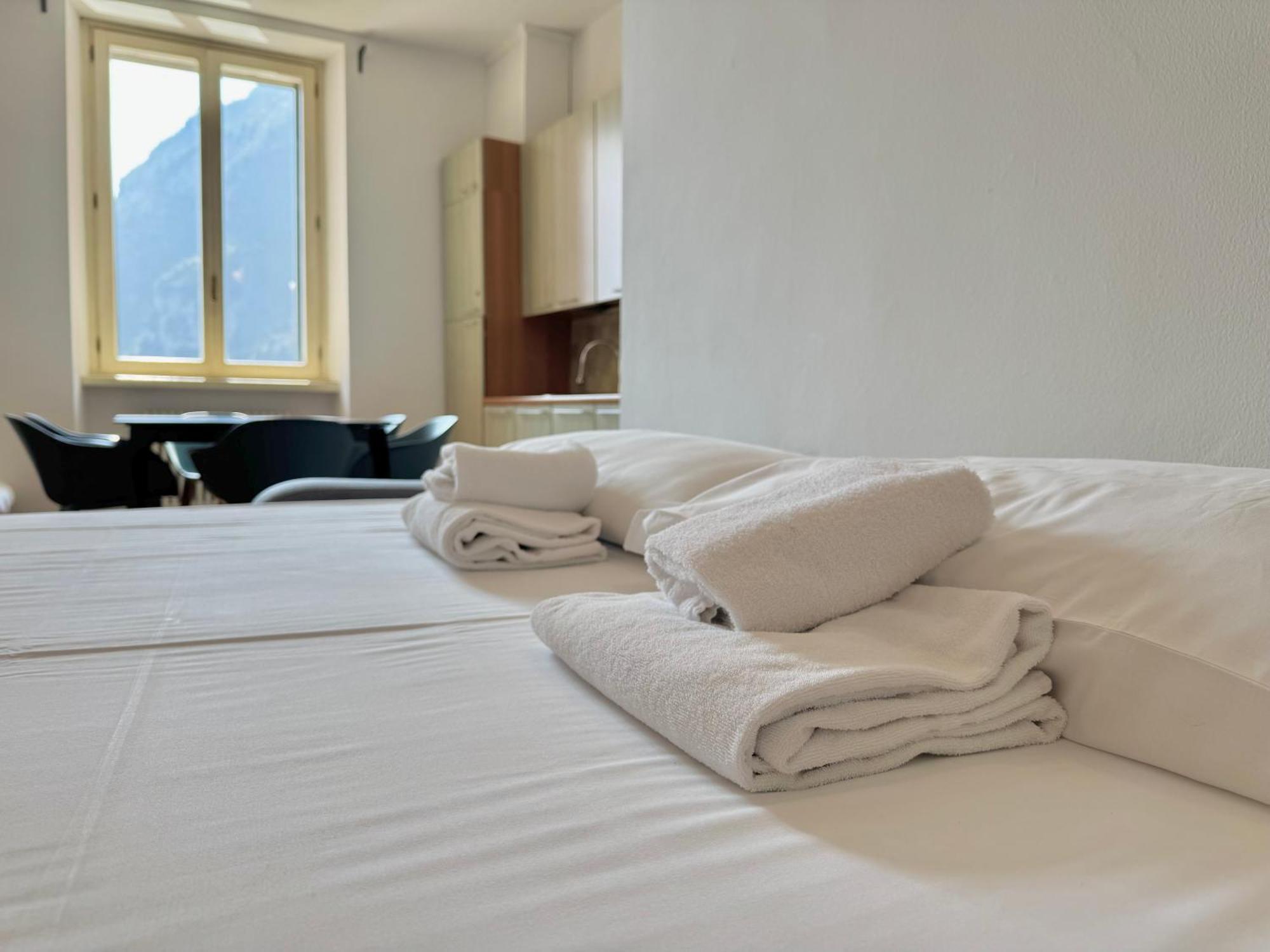 Queen Of The Lake Riva del Garda Room photo